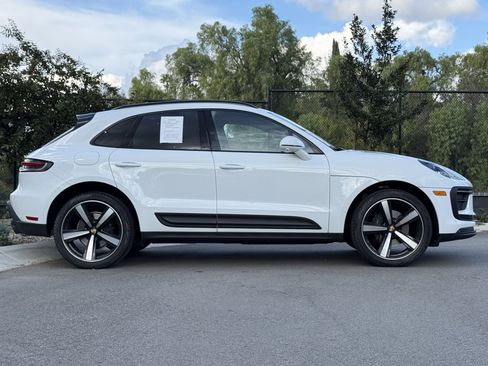 Used 2024 Porsche Macan image 8