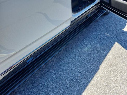 Certified 2025 GMC Yukon XL Denali Ultimate AWD/4WD image 7