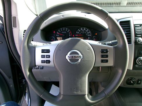 Used 2017 Nissan Frontier SV AWD/4WD image 16