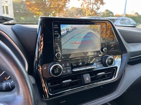 Used 2021 Toyota Highlander XSE image 25