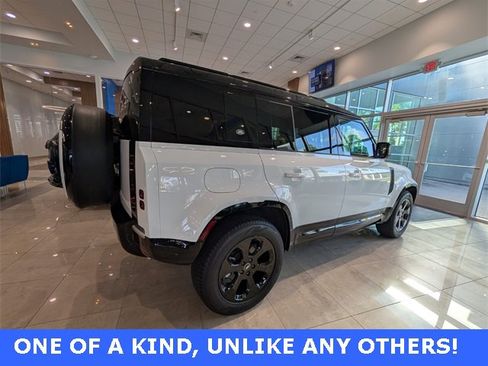 Used 2024 Land Rover Defender 110 S image 13