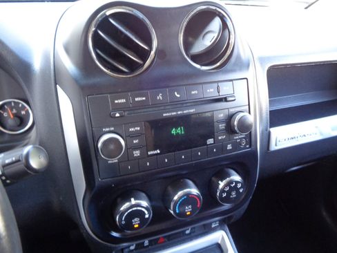 Used 2016 Jeep Compass Latitude image 33