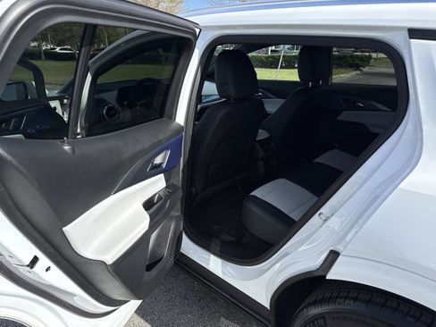 Used 2025 Chevrolet Equinox EV LT image 14