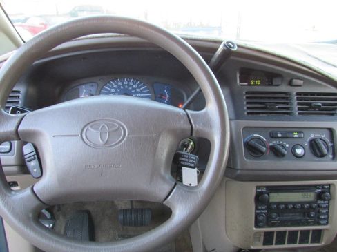 Used 2002 Toyota Sienna CE FWD image 37