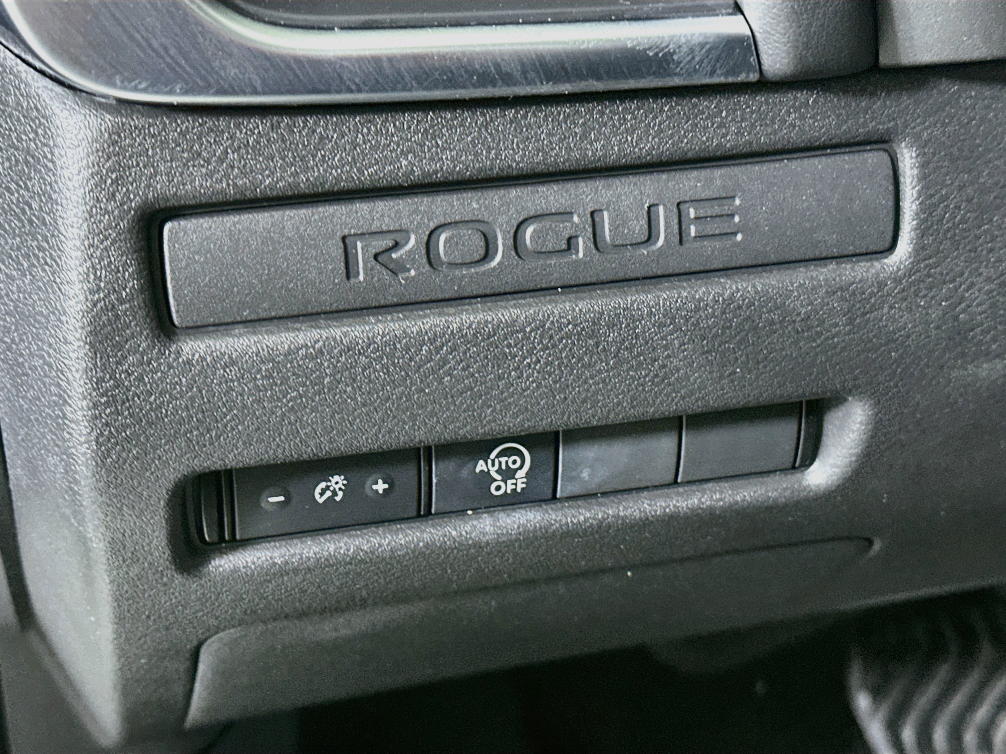 Used 2023 Nissan Rogue S FWD image 17