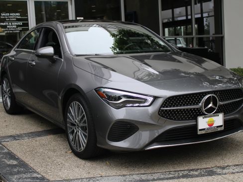 Used 2025 Mercedes-Benz CLA 250 4MATIC image 3