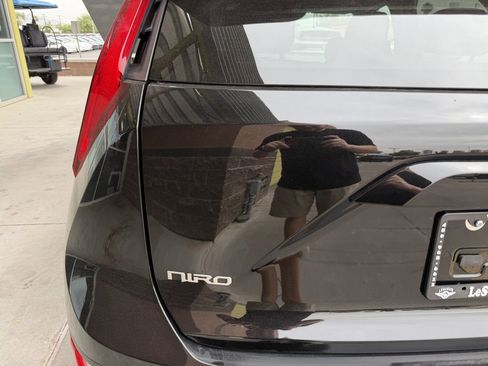 Used 2024 Kia Niro EX FWD image 14