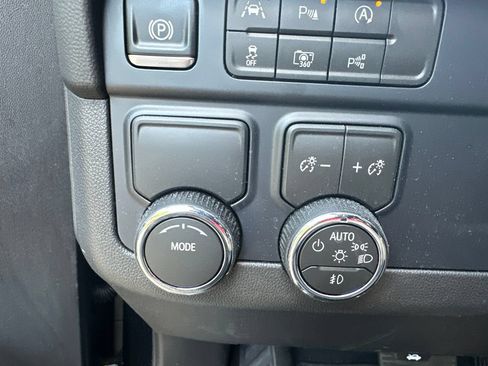 Used 2026 Chevrolet Tahoe LT w/ Comfort Package RWD image 11