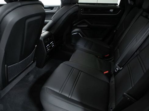 Certified 2025 Porsche Cayenne Turbo image 28