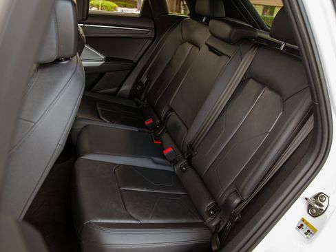 Used 2024 Audi Q3 2.0T Premium image 11