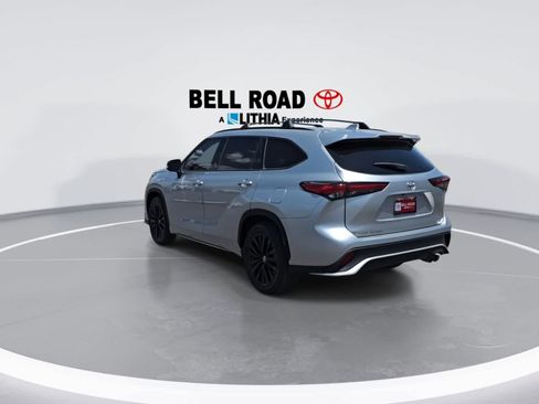 Used 2023 Toyota Highlander XSE FWD image 7