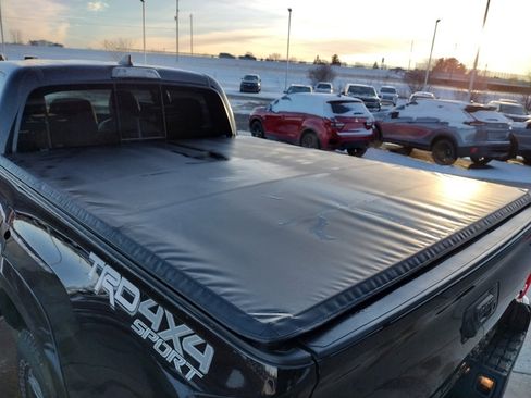 Used 2017 Toyota Tacoma TRD Sport image 15