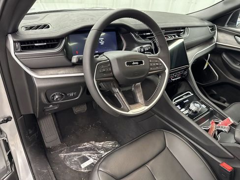 New 2025 Jeep Grand Cherokee L Limited w/ Luxury Tech Group II AWD/4WD image 18