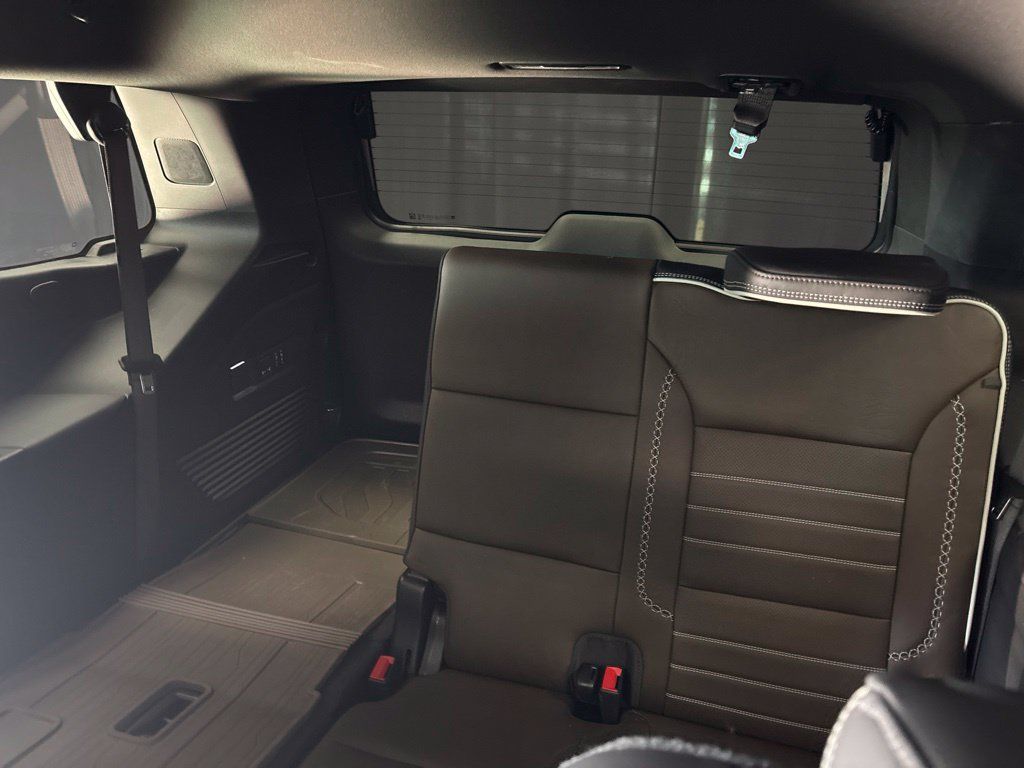 Used 2025 GMC Yukon Denali Ultimate w/ LPO, Floor Liner Package AWD/4WD image 38