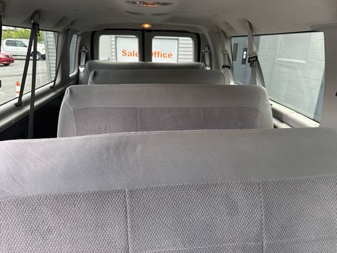 Used 2006 Ford E-350 and Econoline 350 XLT RWD image 20