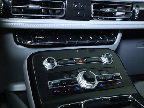 Certified 2021 Lincoln Nautilus Reserve AWD/4WD image 28