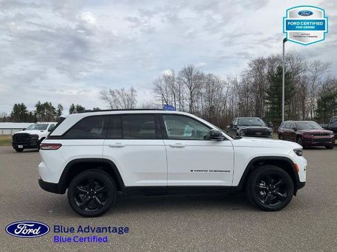 Used 2025 Jeep Grand Cherokee Limited w/ Black Appearance Package AWD/4WD image 22