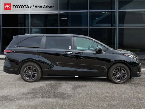 Used 2025 Toyota Sienna XSE AWD/4WD image 5