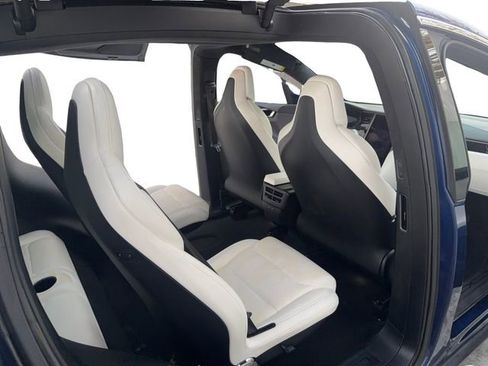 Used 2019 Tesla Model X 75D image 13