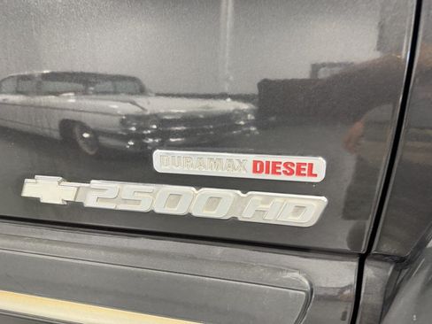 Used 2005 Chevrolet Silverado 2500 LS w/ Heavy-Duty Power Package AWD/4WD image 3