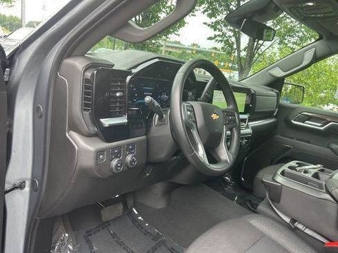 Used 2024 Chevrolet Silverado 1500 LT AWD/4WD image 8