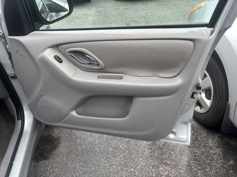 Used 2001 MAZDA Tribute ES image 16