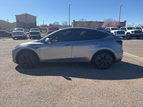 Used 2025 Tesla Model Y Long Range image 8