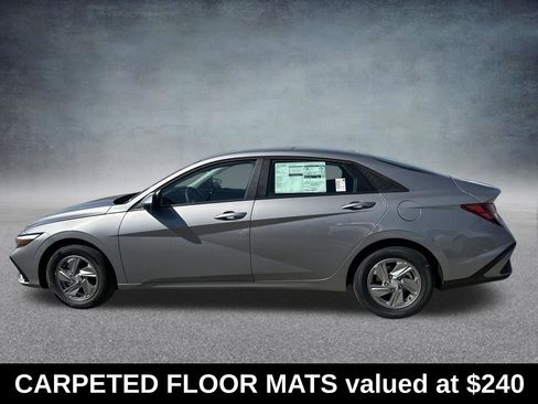 Used 2026 Hyundai Elantra SE image 2