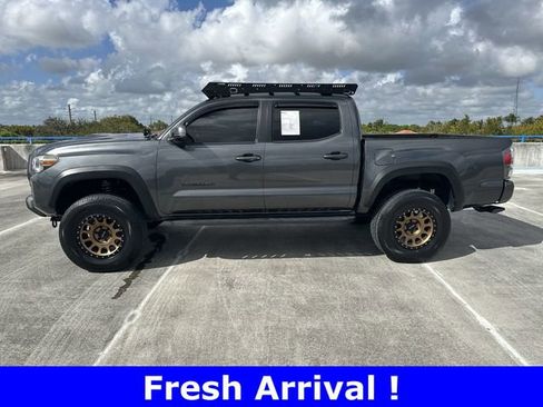 Used 2020 Toyota Tacoma TRD Off-Road w/ Technology Package image 19