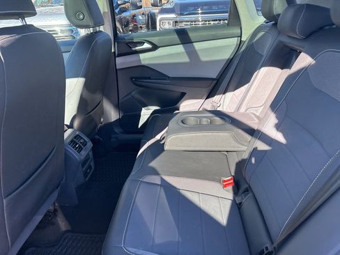 Used 2023 Volkswagen Taos SE w/ Panoramic Sunroof Package image 25