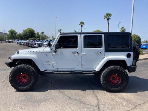 Used 2018 Jeep Wrangler Unlimited Sahara w/ Connectivity Group AWD/4WD image 4