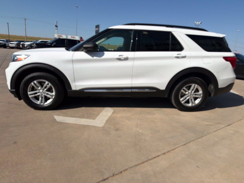 Used 2023 Ford Explorer XLT AWD/4WD image 6