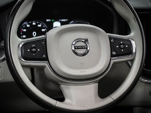 Used 2019 Volvo XC60 T8 Momentum image 11