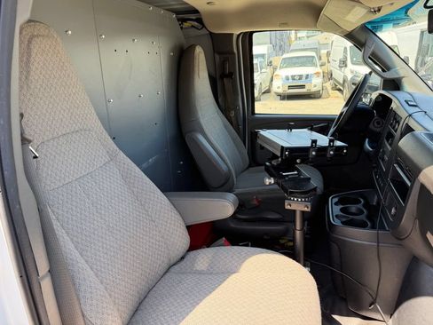 Used 2020 Chevrolet Express 2500 RWD image 11