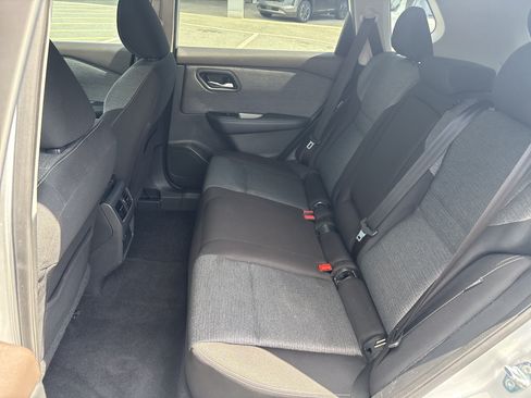 Used 2022 Nissan Rogue SV FWD image 22