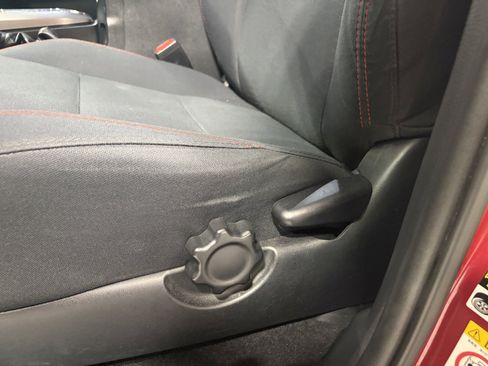 Used 2019 Toyota Tacoma SR5 AWD/4WD image 13
