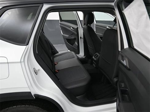 New 2026 Volkswagen Taos SE image 13