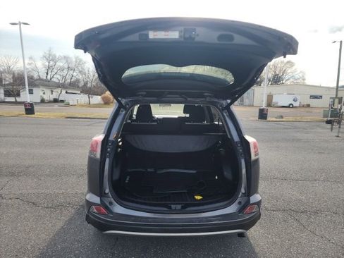 Used 2018 Toyota RAV4 AWD Hybrid image 10