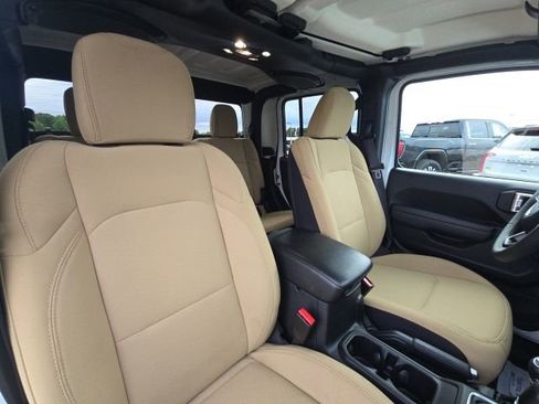 Used 2023 Jeep Gladiator Sport AWD/4WD image 17