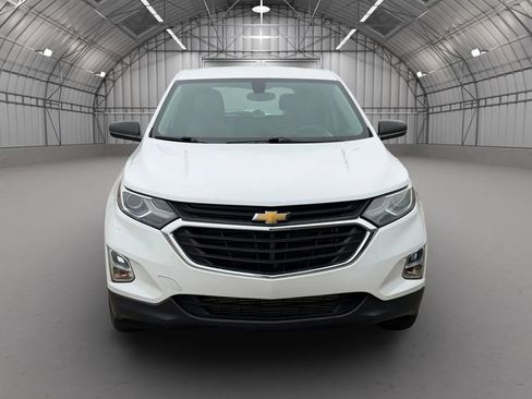 Used 2018 Chevrolet Equinox LS image 2
