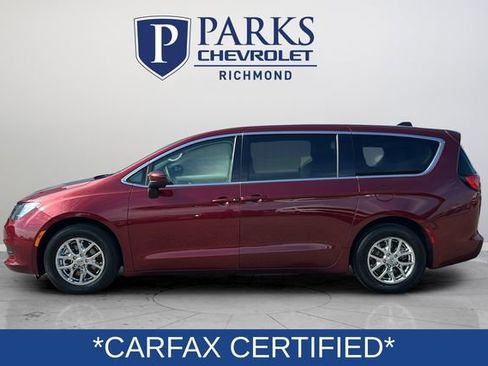 Used 2023 Chrysler Voyager LX image 4