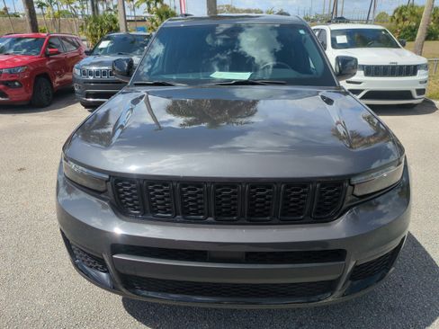 Certified 2023 Jeep Grand Cherokee L Laredo image 3