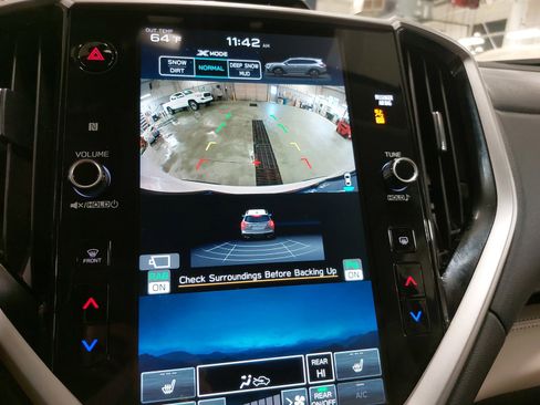 Used 2023 Subaru Ascent Limited w/ Technology Package image 26