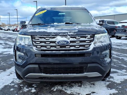 Used 2017 Ford Explorer XLT w/ Equipment Group 201A image 3