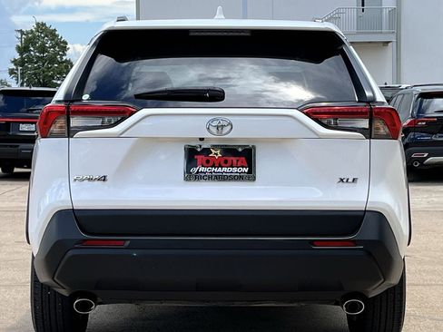 Used 2025 Toyota RAV4 XLE FWD image 6
