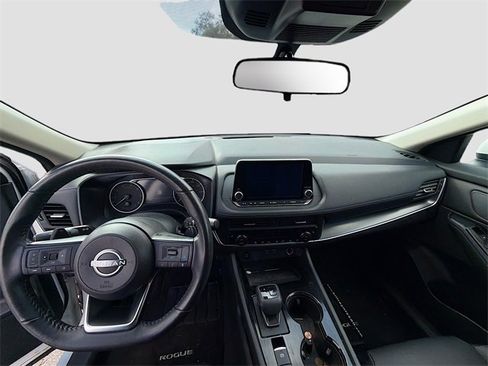 Used 2024 Nissan Rogue SV w/ SV Premium Package image 12