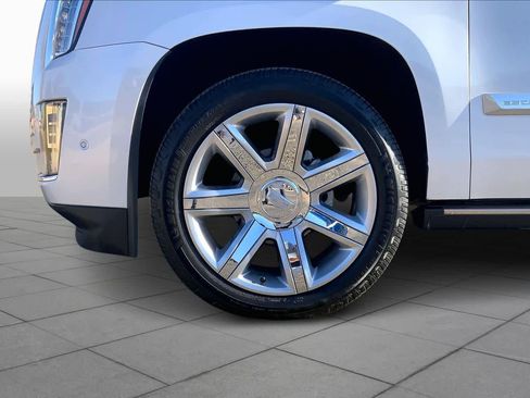 Used 2017 Cadillac Escalade Premium Luxury image 10