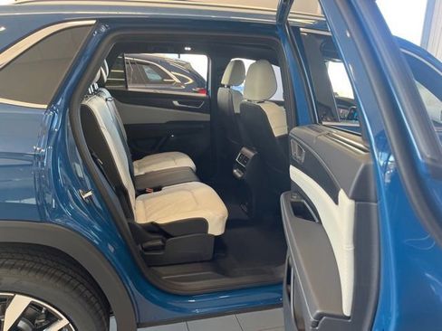 New 2025 Volkswagen Atlas Cross Sport SEL Premium R-Line image 24