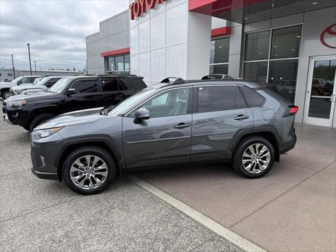 Certified 2021 Toyota RAV4 XLE Premium FWD image 5