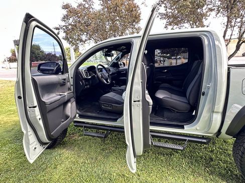 Used 2022 Toyota Tacoma TRD Off-Road w/ Technology Package AWD/4WD image 22